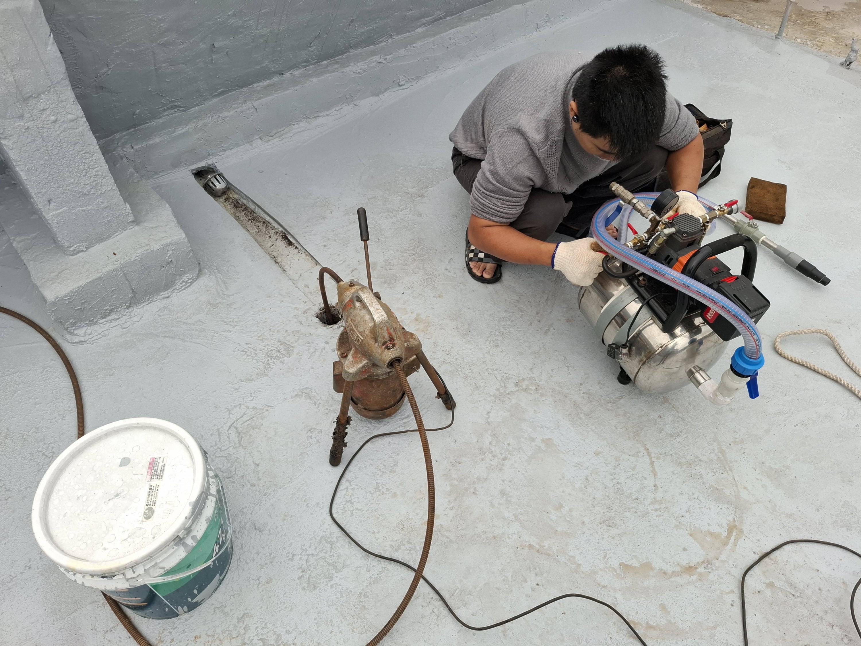 新店靠山區 — 防水完工後工程廢料堵塞，全段深層疏通完成